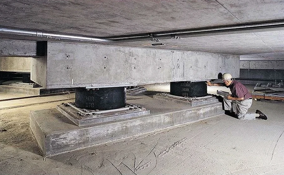 Base Isolation Seismic Design in Hamilton: Performance Under Real Ground Conditions